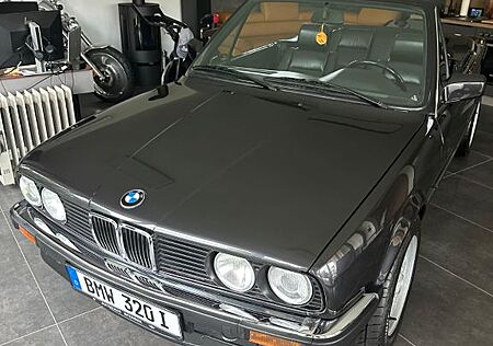 BMW 320i Cabrio E30 Chrom / H-Abnahme