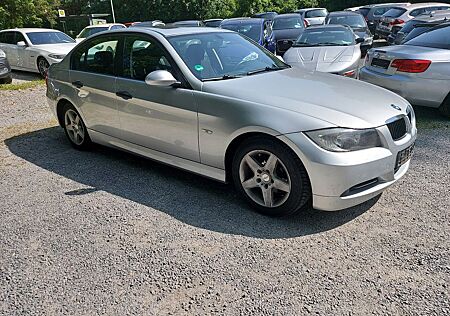 BMW 318i E90 Klima&GSD&Tüv 4/27