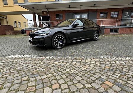 BMW 545e xDrive - Vollausstattung