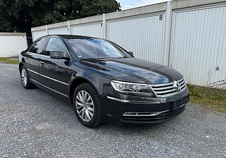 VW Phaeton Volkswagen V8 5-Sitzer 4Motion