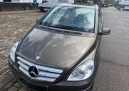 Mercedes-Benz B 200 Automatik - Leder Klima SHZ Panorama 1 Hd