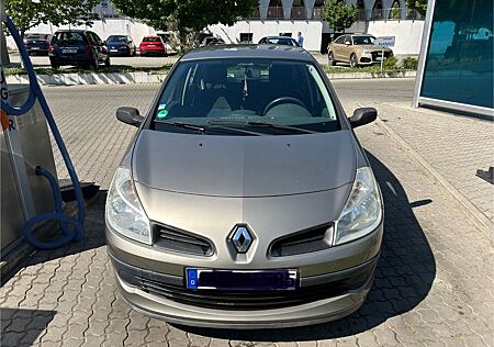 Renault Clio Authentique 1.2 16V Eco2 Authen...