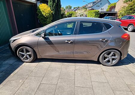 Kia Cee'd Ceed 1.6 GDI Spirit 8-fach bereift Alu