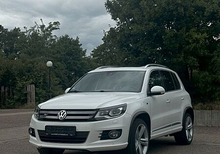 VW Tiguan Volkswagen 2.0 TDI R-Line DSG 4MOTION PANO AHK