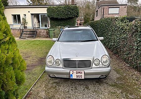 Mercedes-Benz 320 4matic kombi 7 sitze Japan import
