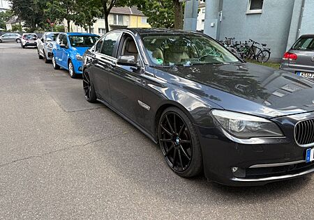 BMW 740D /8-fach bereift/TÜV neu/viele Neuteile/voll