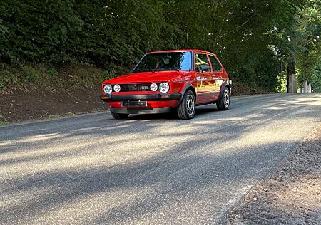 VW Golf Volkswagen Original 1 GTI Marsrot EZ1984 Historisch