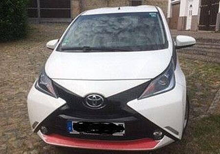 Toyota Aygo (X) Aygo (X) 1,0-l-VVT-i x-play touch x-play touch