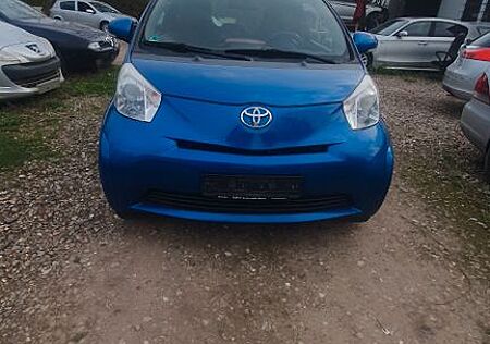 Toyota iQ Basis