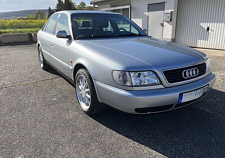 Audi A6 2.6 V6 in außergewöhnlich gepflegten Zustand