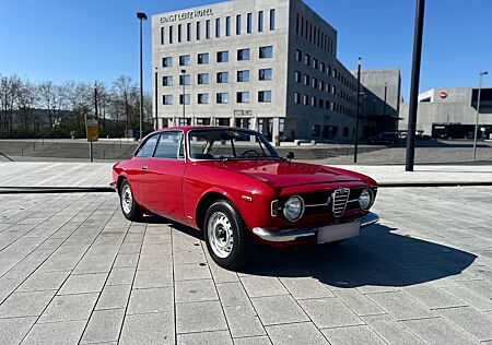 Alfa Romeo GT 1300 Junior