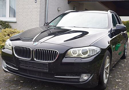 BMW 520d Touring /Panorama / Standheizung / AHK