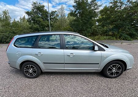 Ford Focus Kombi 1.8 125 PS, TÜV 9/26, Klima, AHK
