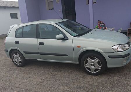 Nissan Almera