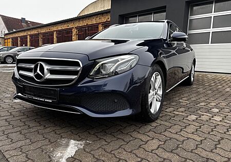 Mercedes-Benz E 220 d 4MATIC T Autom. - Teilleder Ambientebel.