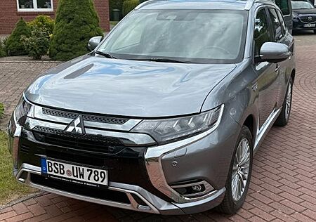Mitsubishi Outlander 2.4 PHEV PLUG-IN HYBRID 4WD Top