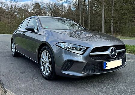 Mercedes-Benz A 200 - Widescreen Aut. 8 Fach Bereift TUV Neu