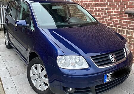 VW Touran Volkswagen 1.6 FSI Highline Highline