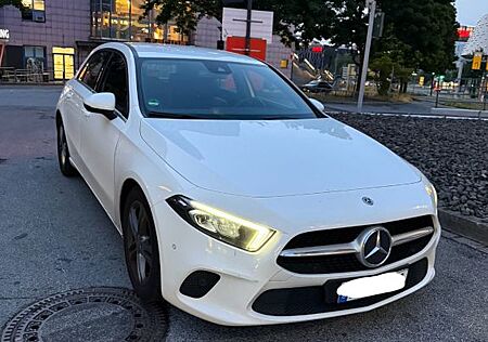 Mercedes-Benz A 180 d DCT -Kamera/ LED