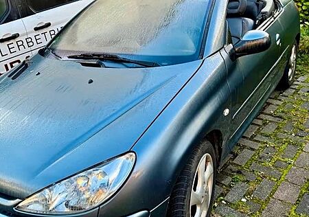 Peugeot 206 CC Das Cabrio fürs neue Leben, das nie bego
