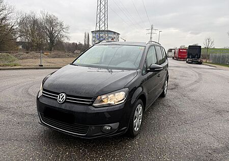 VW Touran Volkswagen Comfortline BMT**7-SITZER**