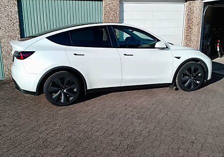 Tesla Model Y Long Range AWD EAP