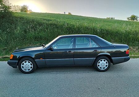 Mercedes-Benz 200 E , 5-Gang, Klima, eFH, sehr gepflegt