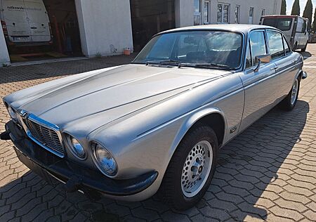 Jaguar XJ40