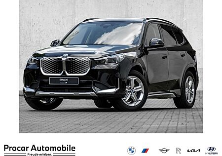 BMW iX1 xDrive30 xLine HuD AHK DA+ PA+ Klima DAB