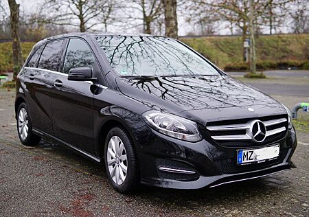 Mercedes-Benz B 180 180 Style Autom, 66tkm, top, CarPlay, v. Extra