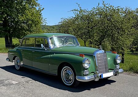 Mercedes-Benz 300 300d Adenauer