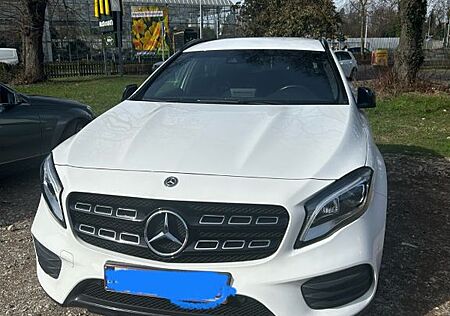 Mercedes-Benz GLA 180 -