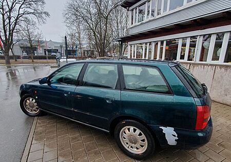 Audi A4 B5 1.8 Avant -