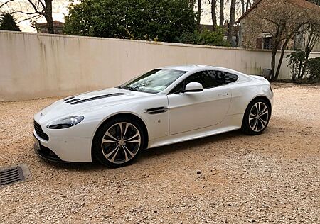 Aston Martin V12 Vantage *Manual*Collector*Exterior Carbon