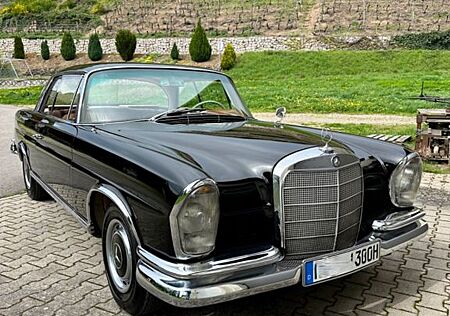 Mercedes-Benz 300 300SE (W112)