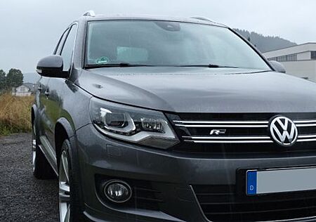 VW Tiguan Volkswagen 2.0 TDI 125kW 4MOTION Sport & Style S...