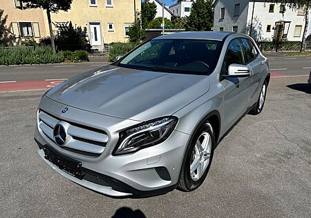 Mercedes-Benz GLA 200 GLA -Klasse /Navi/Xenon/Kamera