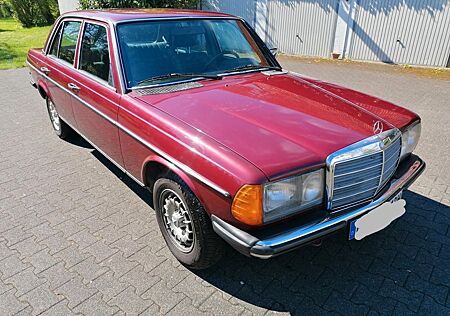 Mercedes-Benz 230 W123 230E