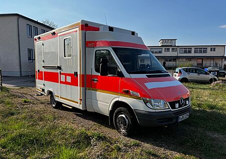 Mercedes-Benz Daimler 413 CDI Rettungswagen RTW Krankenwagen