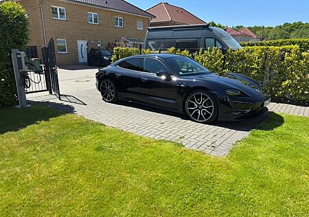 Porsche Taycan -+ Pano+DashCams+Winterreifen+...