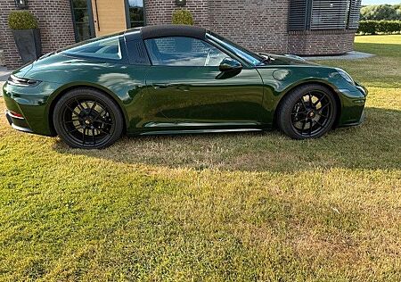 Porsche 992 .2 Targa 4 GTS grün oder schwarz