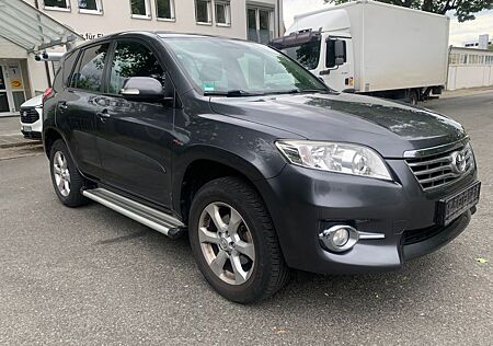 Toyota RAV 4 , 2.0 Liter, 4x4 Allrad, TÜV BIS 05 / 2027
