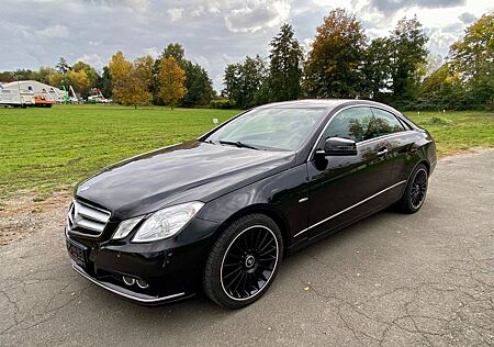 Mercedes-Benz E 200 Coupé BlueEFFICIENCY ELEGANCE EL...