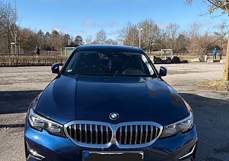 BMW 320i xDrive Luxury Line