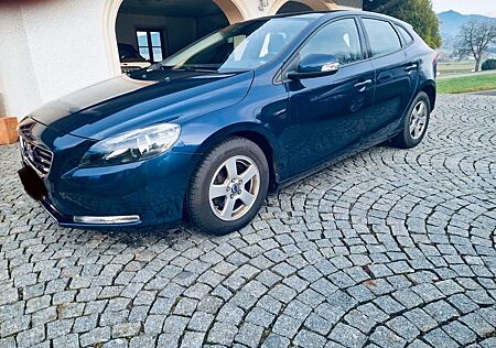 Volvo V40 D2