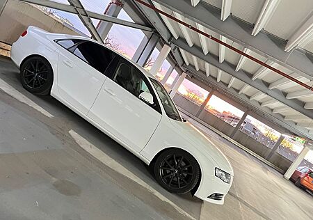 Audi A4 1.8 TFSI Attraction TÜV Neu 04/27