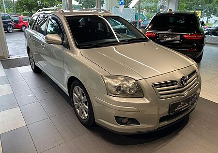 Toyota Avensis Kombi 2.0 Team