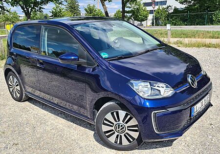 VW e-up! Volkswagen e-up! 8-fach bereift + Thule Dachträger