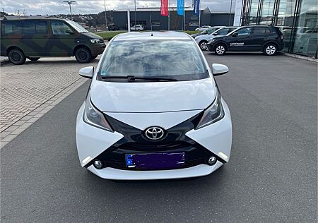 Toyota Aygo (X) Aygo (X) 1,0-l-VVT-i x-play touch x-play touch