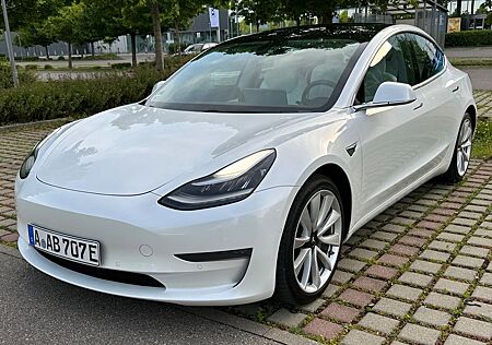 Tesla Model 3 Long Range mit Dualmotor perfekt Zustand